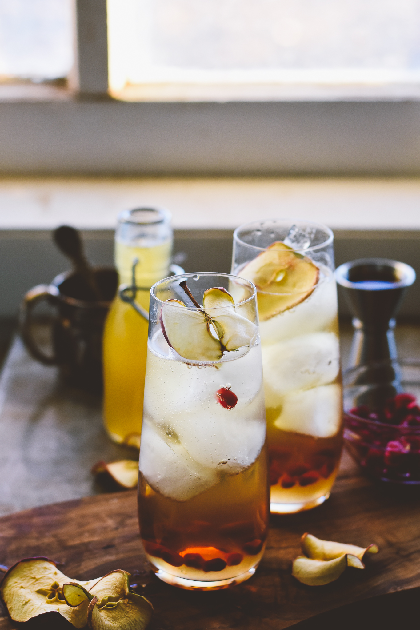 COCKTAIL SPRITZ WITH DEHYDRATED FRUIT & VEG